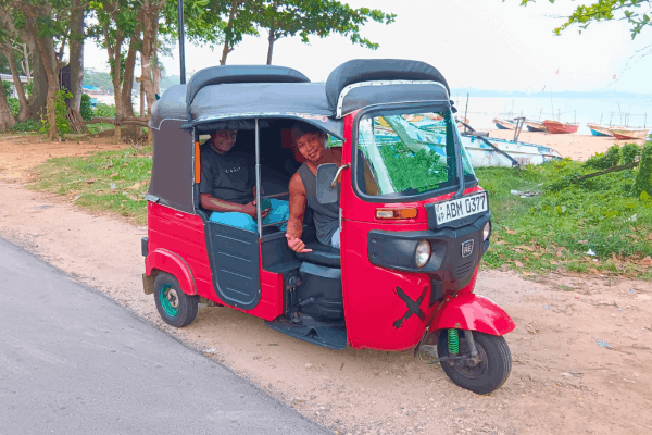 the American driving a tuktuk in sri lanka